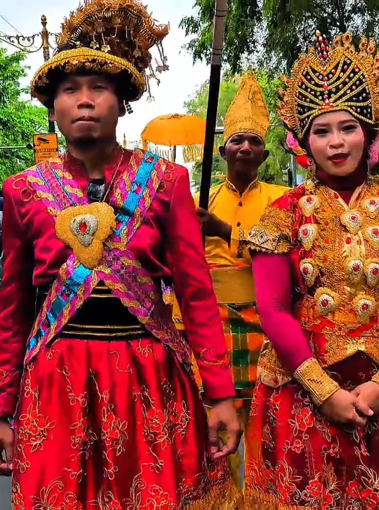Kita melangkah bersama dalam Parade Pendidikan Festival Masyarakat Sekolah 2025 🌟✨. Dengan tema “Persatuan dalam Keberagaman”, kita rayakan warna-warni budaya, semangat belajar, dan kebersamaan tanpa batas. Karena perbedaan bukan penghalang, melainkan kekuatan yang menyatukan. SDN 2 Cakranegara merupakan miniatur Nusa Tenggara Barat. Mari bergandeng tangan menuju masa depan yang penuh harapan! 🎉📚🇮🇩 #fms #fms2025 #kotamataram #mataramharum #sdn2cakranegara 