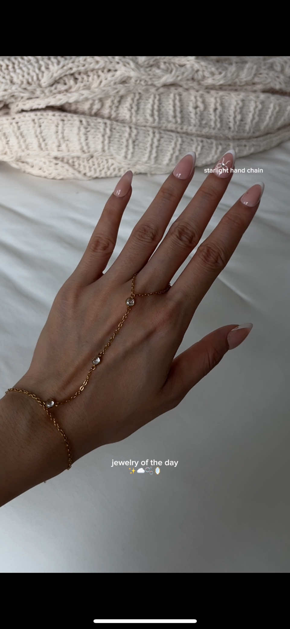 @EVRY JEWELS use code HONEY20 for $$ off 🤭 affordable, tarnish-free jewelry have never been so chic 🙌🏼  #evryjewelscollab #evryjewels #handchain #jewelrystack #earrings 