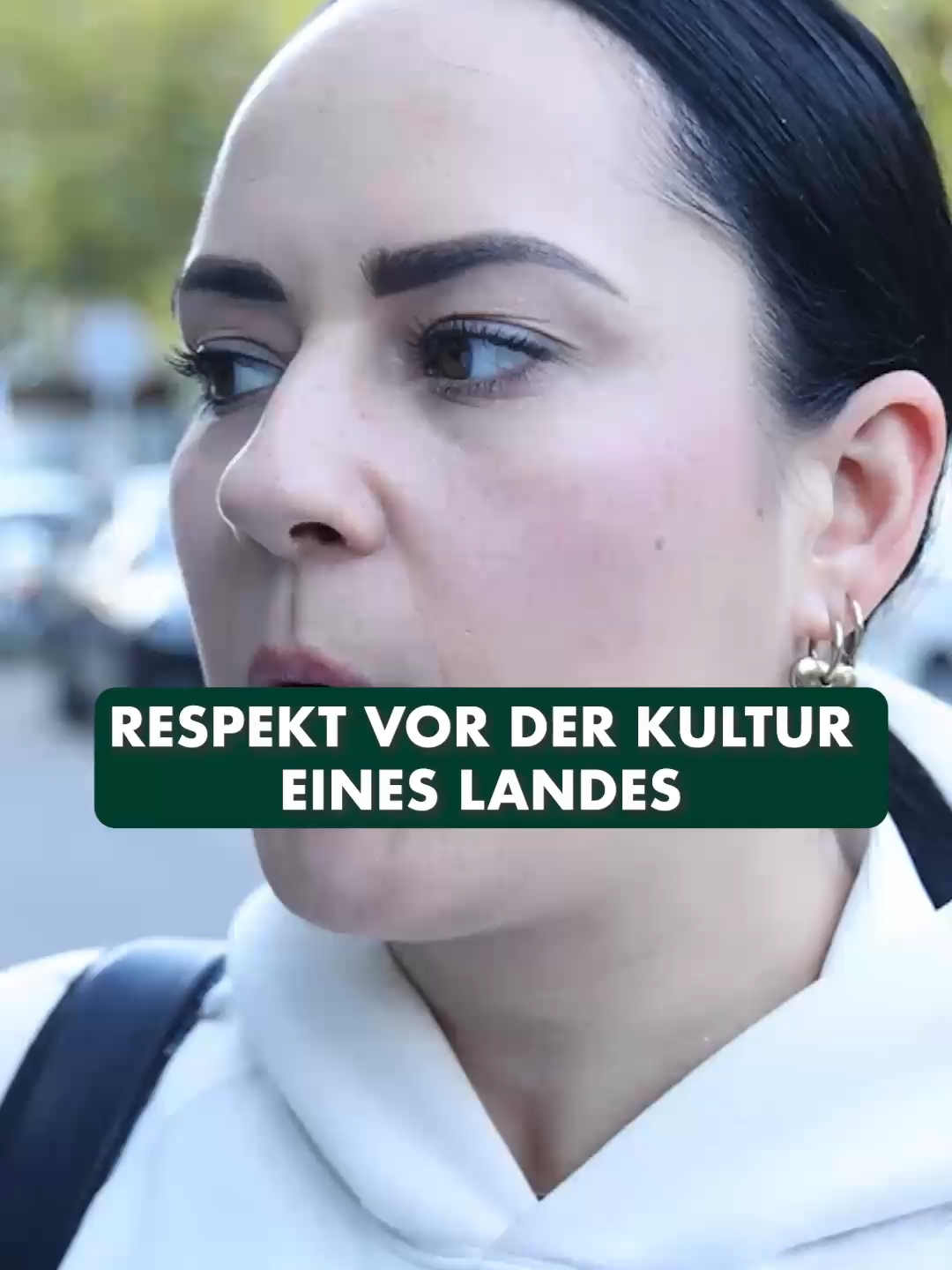 Man muss Respekt vor der Kultur eines Landes haben Lisa kam nach einer Party nicht mehr zu Hause an, sie wurde auf dem Heimweg erstochen. Der Mord an der erst 17 Jahre alten Schülerin hat in den Niederlanden große Betroffenheit ausgelöst. NIUS war vor Ort. Die komplette Reportage auf nius.de & YouTube! #nius #reportage #niederlande #amsterdam #wijeisendenachtop #migration