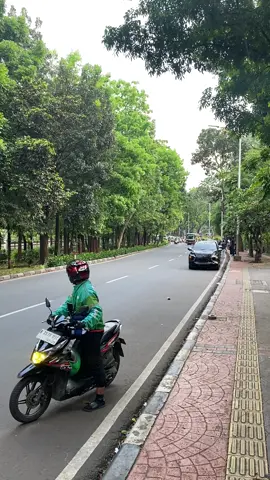 Mahasiswa UI dan Ojol Depok berangkaattt.. semangaattt kawan-kawan!!! Berjuang sampai menang #UIturunDemo #OjolDepokDemo #MakoBrimobKwitang #infodepok 