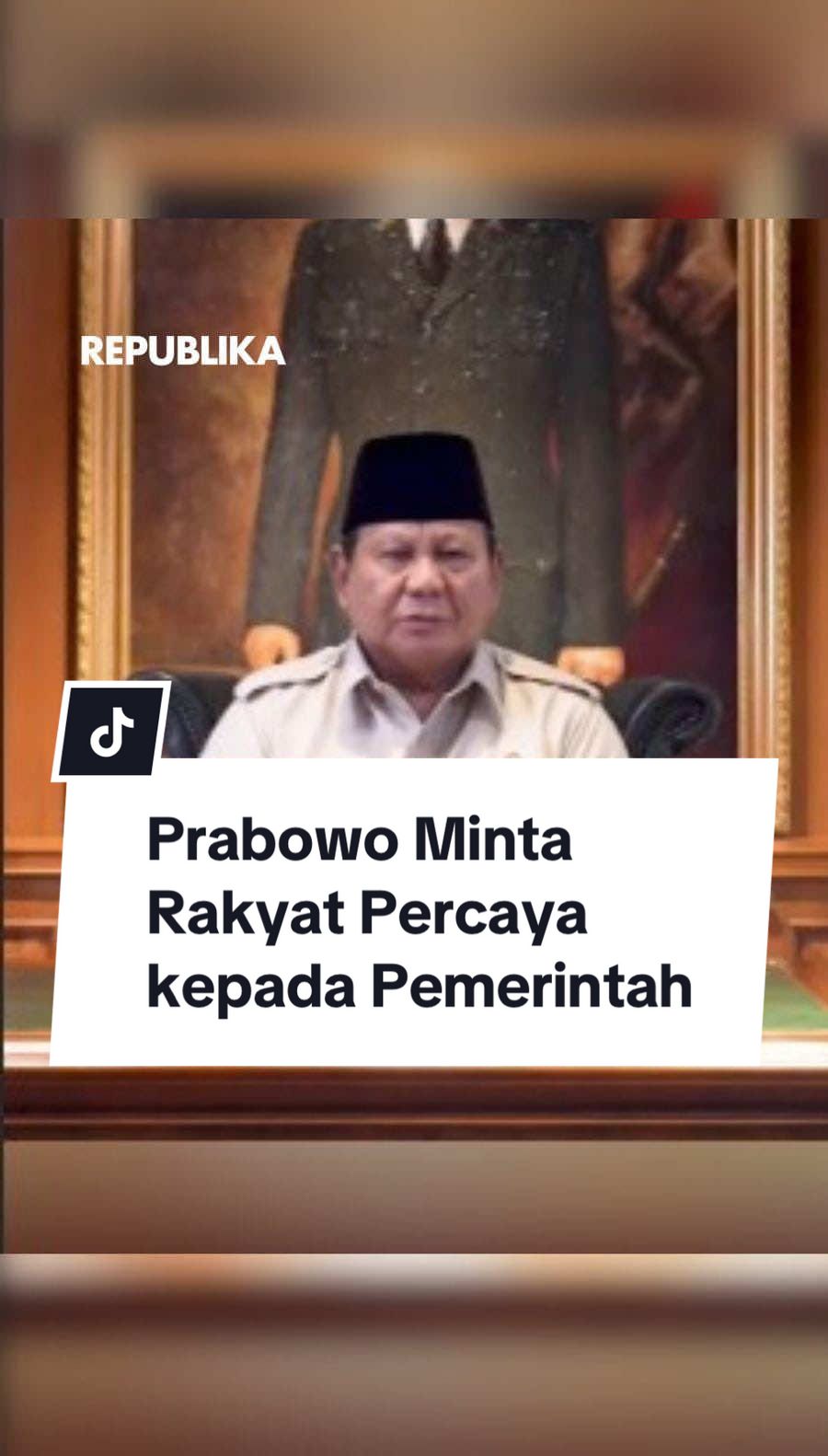 Presiden RI Prabowo Subianto mengingatkan masyarakat agar tidak terprovokasi oleh kelompok-kelompok pemicu huru-hara dan kerusuhan di tengah situasi bangsa yang sedang berbenah. Prabowo meminta masyrakat percaya dengan pemerintahan yang ia pimpin, untuk menyelesaikan persoalan ini. Hal itu disampaikan Kepala Negara dalam keterangan virtual yang disampaikan di Jakarta, Jumat, merespons demonstrasi anarkistis pada Kamis 28 Agustus 2025 malam di Jakarta. Prabowo menekankan saat ini Indonesia tengah menghimpun seluruh kekuatan untuk membangun kemandirian nasional, mengatasi kemiskinan, serta mewujudkan kesejahteraan. Kreator: MG158     Produser: Eko Supriyadi  #Republika #CekRepublikaAja #Prabowo 