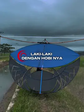Layangan black spider🤔 #pegonceper  #ramraman  #pegonludoyo  #fyp #layangan 
