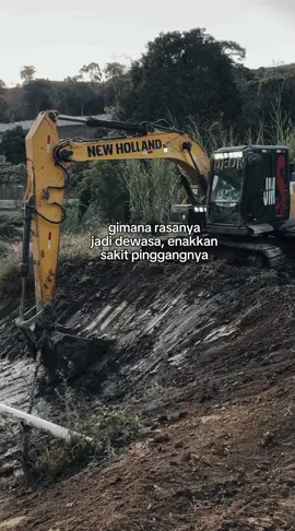 Pinggang aman kah kawan? 😂 —————— Source : @israelcl33  —————— Follow Us! @jelajahtambang_ —————— #examediateam #pertambanganindonesia #tambangindonesia #tambangindonesia #tambanghits 