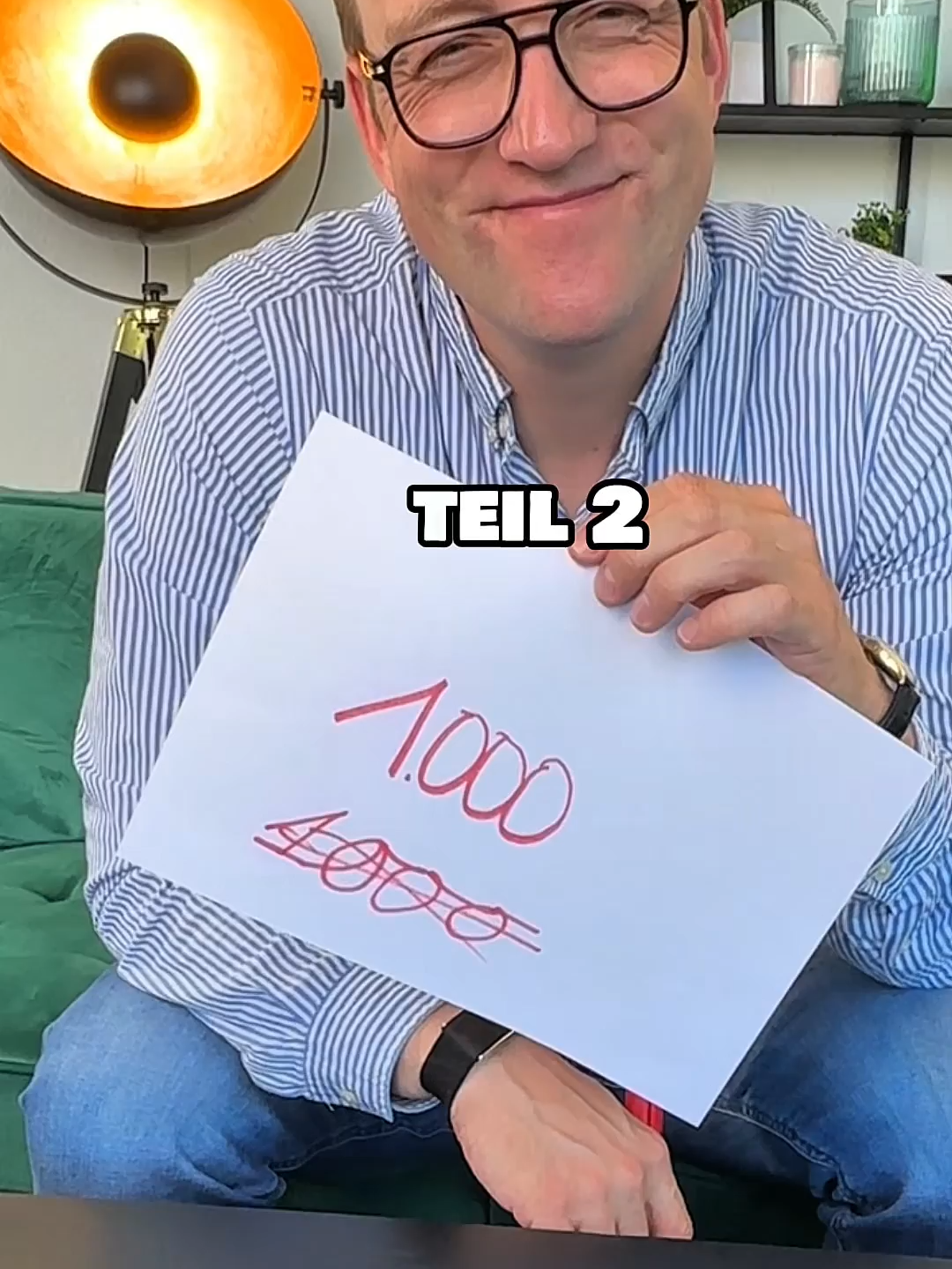 💡 „So einfach ist die Lösung: 1000 schreiben ohne den Stift abzusetzen!“ 🤯✍️ Im ersten Teil habe ich es versucht – und leider verloren 😅. Aufgabe: Die Zahl 1000 schreiben, ohne den Stift abzusetzen. Klingt unmöglich, oder? Aber die Lösung ist so genial wie simpel: Der Buchstabe M! Denn im Römischen Zahlensystem steht M für 1000. 🏛️🔥 Damit war die Wette entschieden – 500 Euro weg 💸… aber dafür ein richtig cooler Aha-Moment. Genau solche Rätsel zeigen, wie wichtig es ist, kreativ zu denken, über Tellerränder hinauszuschauen und alte Systeme zu kennen. Ob in Finanzen, Business oder Investments – wer die Regeln versteht, hat die Nase vorn. 🚀 👉 Hättest du die Lösung gewusst? Schreib’s in die Kommentare und markiere einen Freund, der das auch probieren sollte. #RobinKiera #Challenge #1000Schreiben #RömischeZahlen #500EuroWette #AhaMoment #TikTokRätsel #Denksport #LogikChallenge #FinanzielleBildung #WissensNugget #MindsetShift #TikTokFinanzen #MoneyMindset #Investierenlernen #ProblemLösung #IQTest #Motivation #WissenMachtSexy
