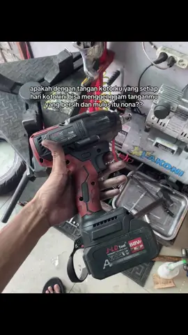 dengan tiap hari tangan penuh oli ini #pengusahamuda #wirabanolimotor #bengkelmotor #banmotor #gantibanmotorboyolali 