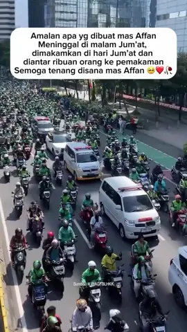 Ya Allah Affan amalan apa yg km buat . begitu byk org yg mendoakan mu, bersedih atas kepergianmu dan byk org yg mengantarkan km ke peristirahatan terakhirmu. 😢 #inalillahi_wainnailahi_rajiuon  #demo #ojol #ojolviral #demo28agustus2025 