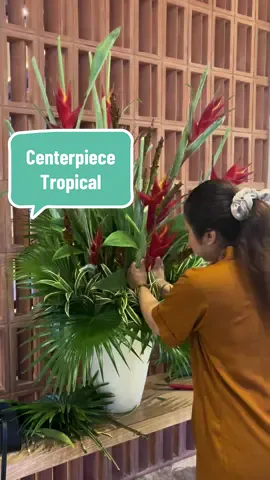Flower centerpiece tema tropical 🌴🍍🌺 Untuk pemesanan bisa menghubungi kami melalui WA 📞081236293706 📍Sanur  Jl pungutan, No 4 - Br Sindhu- Sanur 📍Sukawati Jl Raya Sukawati, sebelum Polsek Sukawati #centerpiece #flowervase #tropical #tropicaltheme #tropicalcenterpiece #humansize #humansizebouquet #bouquetbesar #bouquethumansize #premiumflower #floristbali #floristsanur #floristdenpasar #floristgianyar #bouquetdenpasar #floristubud #floristgianyar 