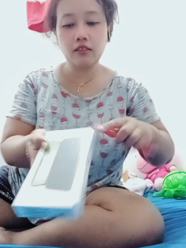 unboxing  my new phone thanks say@jglow_singapore03 #tkwsingapura🇮🇩🇸🇬 #tkwsingapore🇮🇩🇸🇬 #fypシ゚viral #tkwbrunei🇧🇳 #fyp 