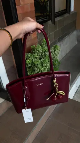Maroon nya cakep pake banget #fyppppppppppppppppppppppp #taskekinian #handbag #soulderbag 