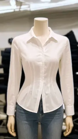 Slim-fit kemeja putih ini jatuhnya bagus di badan, bikin percaya diri. jangan lupa save dan tag temen kantormu #OOTD25Plus #fashionwanita #kemejaputih #ootdoffice  #foryoupage 