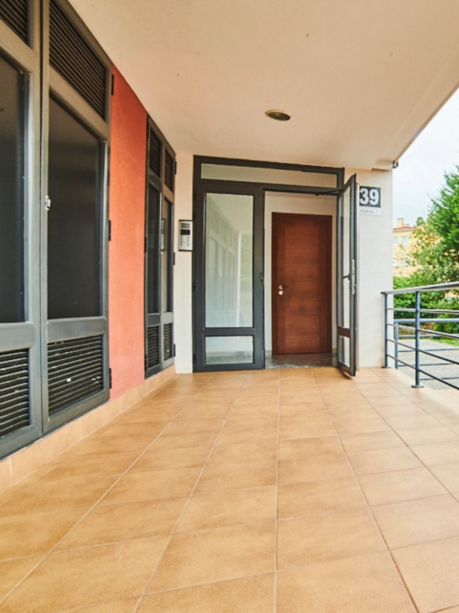 Bueno, bonito barato??? #llanesinmobiliaria #garaje #Summer #asturias #compraventa #propiedades #decoraciondeinteriores #RealEstate #HomeTour #casa #piso #negocioonline #verano #mejoramiga #exclusive #Party #Partytime #Fiesta #oportunidad #instagramreels #apartamento