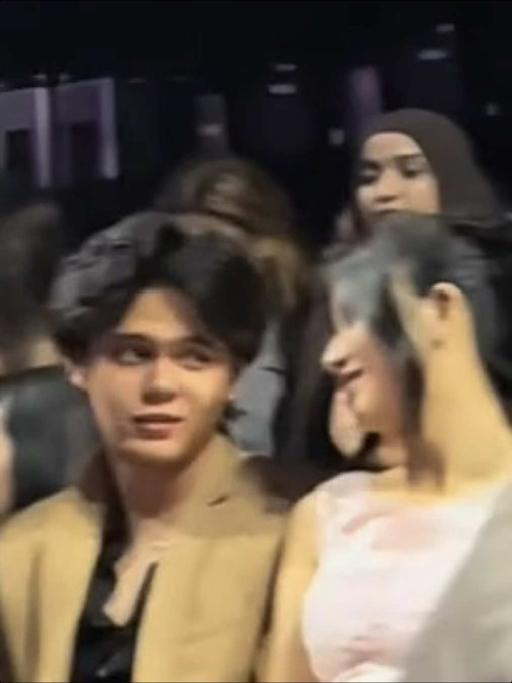 masih boleh kan naik kapal davan ini?!! lucu banget kalian berdua😋😍 (btw salfok itu bener tangan vania kan ya ges yg nge gandeng✌️) #asmaragenz #davan #agzhariini #fypppppppppppppppppppppp #beranda 