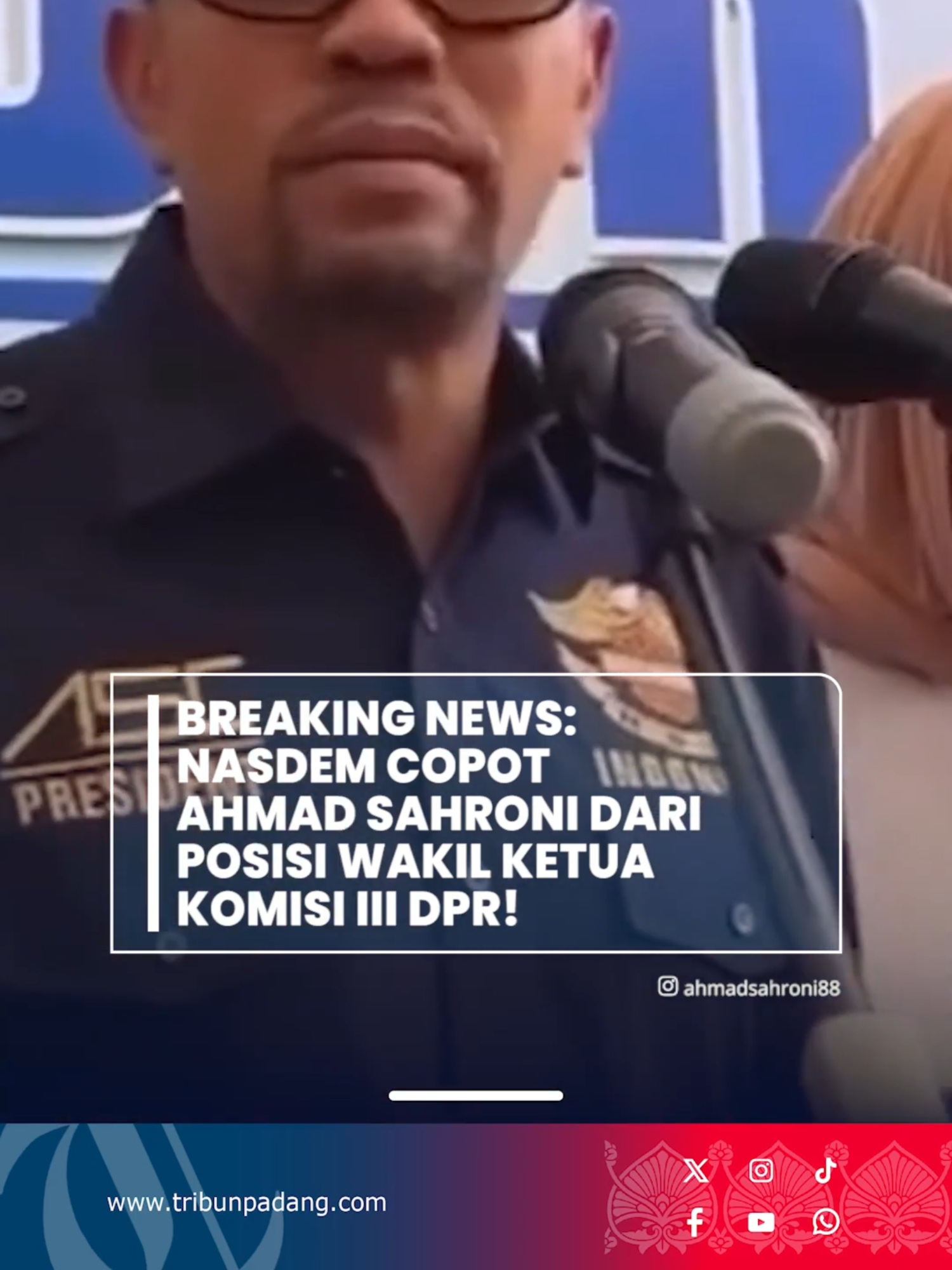BREAKING NEWS: NasDem Copot Ahmad Sahroni dari Kursi Wakil Ketua Komisi III, Benarkah Kena Karma  Penulis: Chaerul Umam  Editor: Malvyandie Haryadi    Editor Video: Ilham Bintang Anugerah  Uploader: winda rahmawati #ahmadsahroni #nasdem #sumbar #tribunpadang