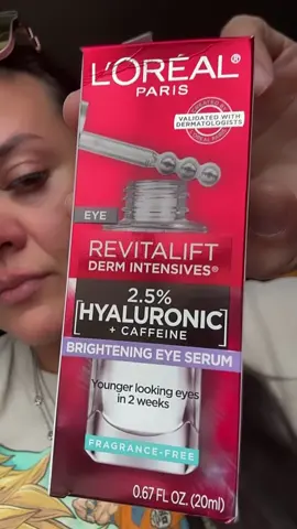 Este producto ase milagros con tus ojos. Los revitaliza y los hace ver descansados y llenos de vida. Que corije las bolsitas abajo de tus ojos 👀 @loréal paris usa #lorealparis #CasaTikTok #ttshop #viral #fyp 