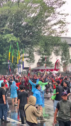 Demo munuju GEDUNG DPRD PROPINSI JAWA BARAT #demo #ojol #indonesia🇮🇩 #bandung 