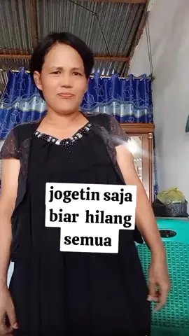 sy lihat pake logo ,kompak  bah ,lanjutkan kekompakan itu ,tapi sy heran di logo silalahi tapi kok bisa mar lae ke marga silalahi ya ,jadi boru mangil apa ya ,saya ngak habis pikir ,bagus  san sy jogetin saja lah 😃😃😃