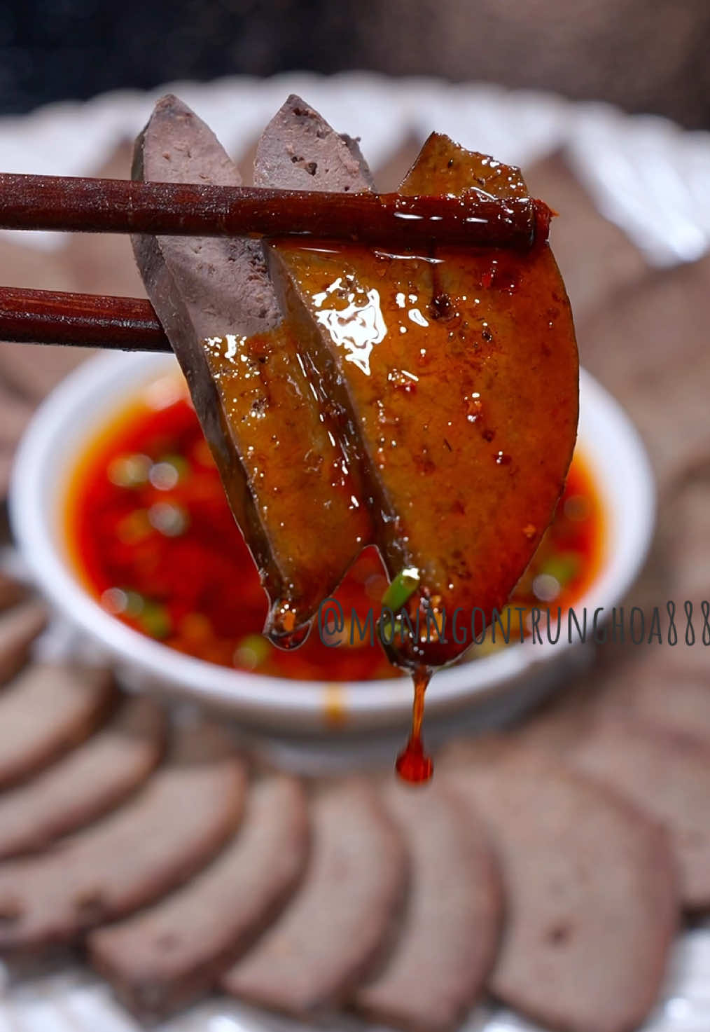Thật không ngờ, chỉ cần đổ bia vào ngâm với gan heo một lúc, sau khi lấy ra khỏi bếp đã có ngay một món đặc sắc ngon tuyệt. Vị mặn thơm đậm đà, vừa là món nhậu tuyệt vời lại cực hao cơm, cả người lớn lẫn trẻ nhỏ đều thích mê.#ngon #nauan #monngonmoingay #ẩmthực #ănvặt 
