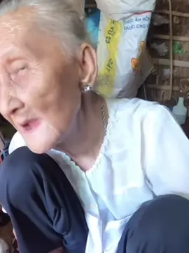 Đừng khi nhà lá một căn, Mà biết niệm Phật sau bằng bạc muôn, **** Tuy nghèo dùng đỡ cháo rau, Bền lòng niệm Phật thì sau thanh nhàn. Lời Đức Huỳnh Giáo Chủ 🙏 NAM MÔ A DI ĐÀ PHẬT 