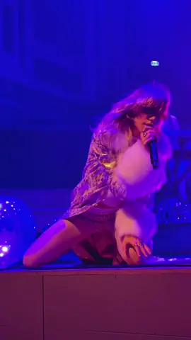 Dream women@sukiwaterhouse #fyp #concerts #belfast #barricade #sukiwaterhouse 