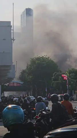 Situasi Surabaya depan gedung grahadi  29 Agustus 2025 -Surabaya #surabaya #demo #fyppppppppppppppppppppppp #fyp #fypシ゚viral 