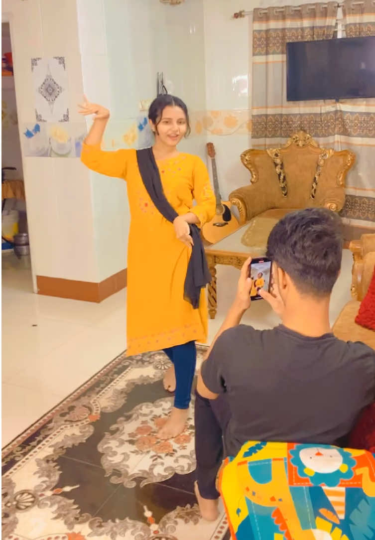 ছোট ভাই যখন ক‍্যামেরাম‍্যান 🤨