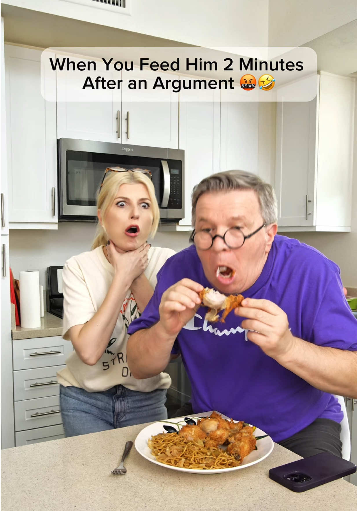 When You Feed Him 2 Minutes After an Argument 🤬🤣🤣 #comedy #funnyvideos #funnyfamily #funny #funny 
