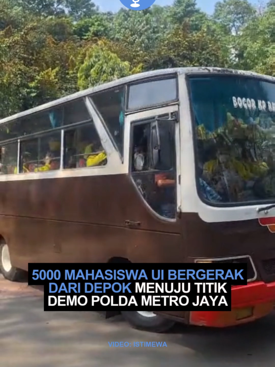 Kehadiran mahasiswa UI diharapkan semakin memperkuat suara aspirasi yang disampaikan oleh berbagai elemen masyarakat di Polda Metro Jaya. Di sisi lain, aparat keamanan juga sudah terlihat melakukan penjagaan ketat di sekitar kawasan Polda Metro Jaya untuk mengantisipasi kemungkinan gesekan di lapangan. #GenVoice #MahasiswaUI #AksiMahasiswa #DemoJakarta #PoldaMetroJaya   