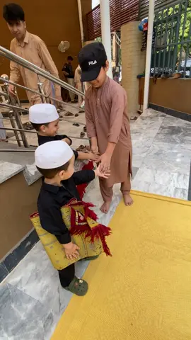 Meetup with a friend at Masjid. 