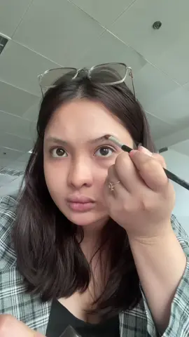 ¡Me arrepiento de haber gastado TANTA lana en cejas tatuadas! 😫💸 Esta máscara de cejas es ¡ALUCINANTE! 🔥#koreanmakeup #eyebrows #microblanding #sacelady #saceladycosmetic #saceladymx @SACE LADY MX