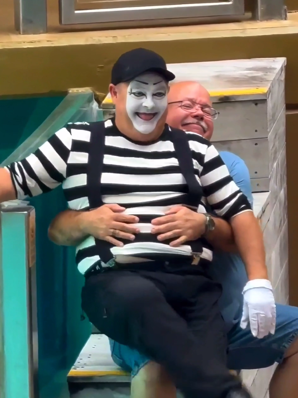 Soo Funny #bestoftom #mime #tomthemime #seaworldmime #totanthemime 