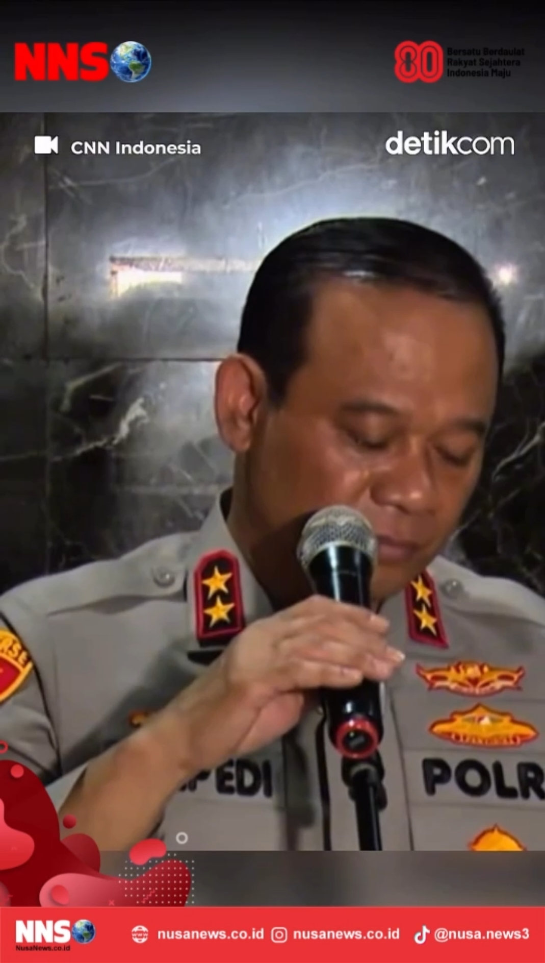 Kapolda Metro Jaya Irjen Asep Edi Suheri menegaskan, keluarga korban pengemudi ojek online (ojol) yang tewas terlindas kendaraan taktis (rantis) Brimob mendesak agar keadilan benar-benar ditegakkan. Sebagai tindak lanjut, Propam Mabes Polri bersama Propam Korps Brimob kini memeriksa tujuh anggota Brimob yang berada di dalam mobil rantis saat insiden terjadi. “Sudah diamankan dan kendaraan di Kwitang (Markas Brimob),” ujar Kadivpropam Polri Irjen Pol Abdul Karim dalam jumpa pers di RSCM, Kamis (28/8/2025). 📌 Sumber:	detik.com 		Antaranews 	 	Okezone.com 		Liputan6.com 		Wikipedia @kapolri_indonesia @sahabat_kapolri @divisihumaspolri #KapolriTibaDiRSCM #EmpatiKapolri #OjolTewas #RantisBrimob #SenayanTragedi #ProtesBuruh #PropamBersih #TransparansiHukum #KeadilanUntukOjol #BeritaTerkini #IndonesiaUpdate #NusaNews #TrendingNews #FYPIndonesia #viralnews 