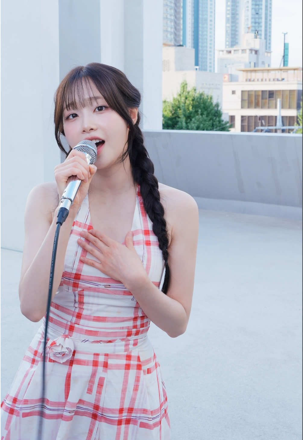 지금 우리 사이는 with CHUU @chuu_official 울고불고 질척거렸던 그 애는 잊을래 ꒰ ⑅ ᵕ ༚ ᵕ ꒱  #10CM #십센치 #권정열 #츄 #CHUU