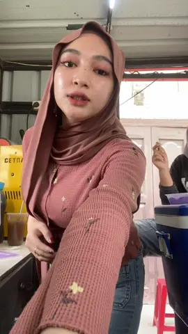 Cemilan ay nih TRICK CHIPS DITANBAH MINUM NYA ES CUP Q UUMMM NYAMIIII🤤🥰😍