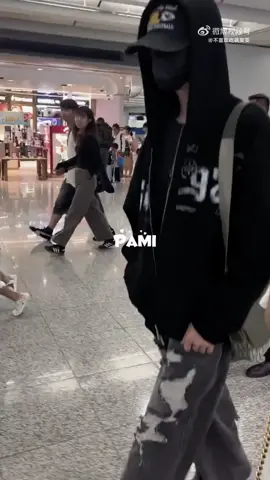 apakah ini yiheng?kalok beneran yiheng berarti beneran dia pergi untuk Hiatus☹️😞🙂 #tf_family_4_generation👑🇨🇳 #chenyiheng #sad #fyppppppppppppppp #banturamaikan 