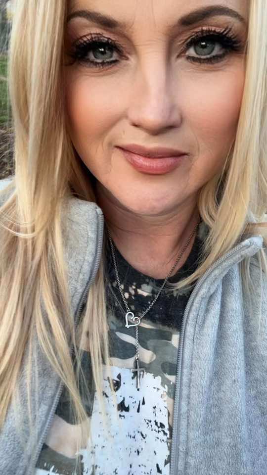 Rumors are true that I love you 💕 you are my favorite person ♥️ thank you for loving me babe ! #fyp #rumor #myperson #birthdaygirl #fyppppppppppppppppppppppp @Leanne 