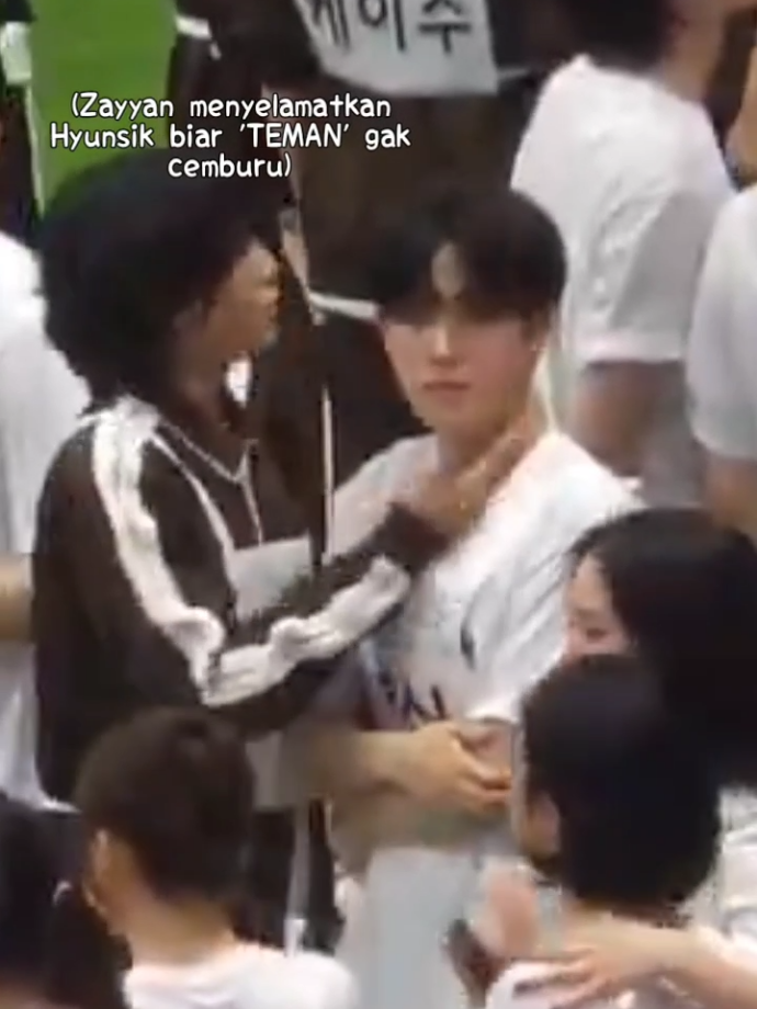 sapa MAS SAPAAA!!! 😭 #hyunsik #xodiac #zayyan #isac2025 #iyruniyou 