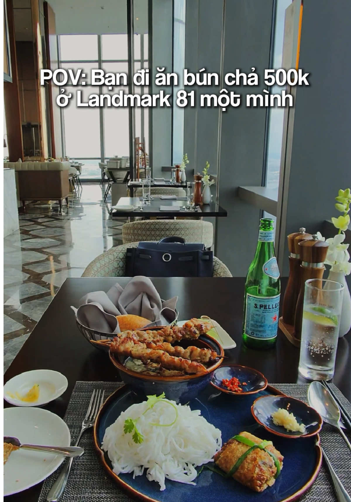 Bạn đi ăn bát bún chả ở Landmark 81 một mình 🍜🧸 #motminh #pov #ancungtiktok #fyp 
