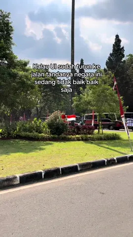 Semangat adik2 UI dan para ojol#demo30agustus #dpr #brimob #demo30agustus