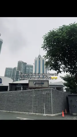 di paksa sehat di negara yang sakit 😭#bubarkandpr #dpr #fyp #demo #srimulyani 