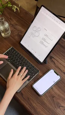 Foldable new iPad keyboard, a portable piece of equipment. Applicable to Apple and Android#iPad keyboard #iPad case #Rotating keyboard #New iPad keyboard #iPad #iPad Pro #Multifunctional iPad keyboard