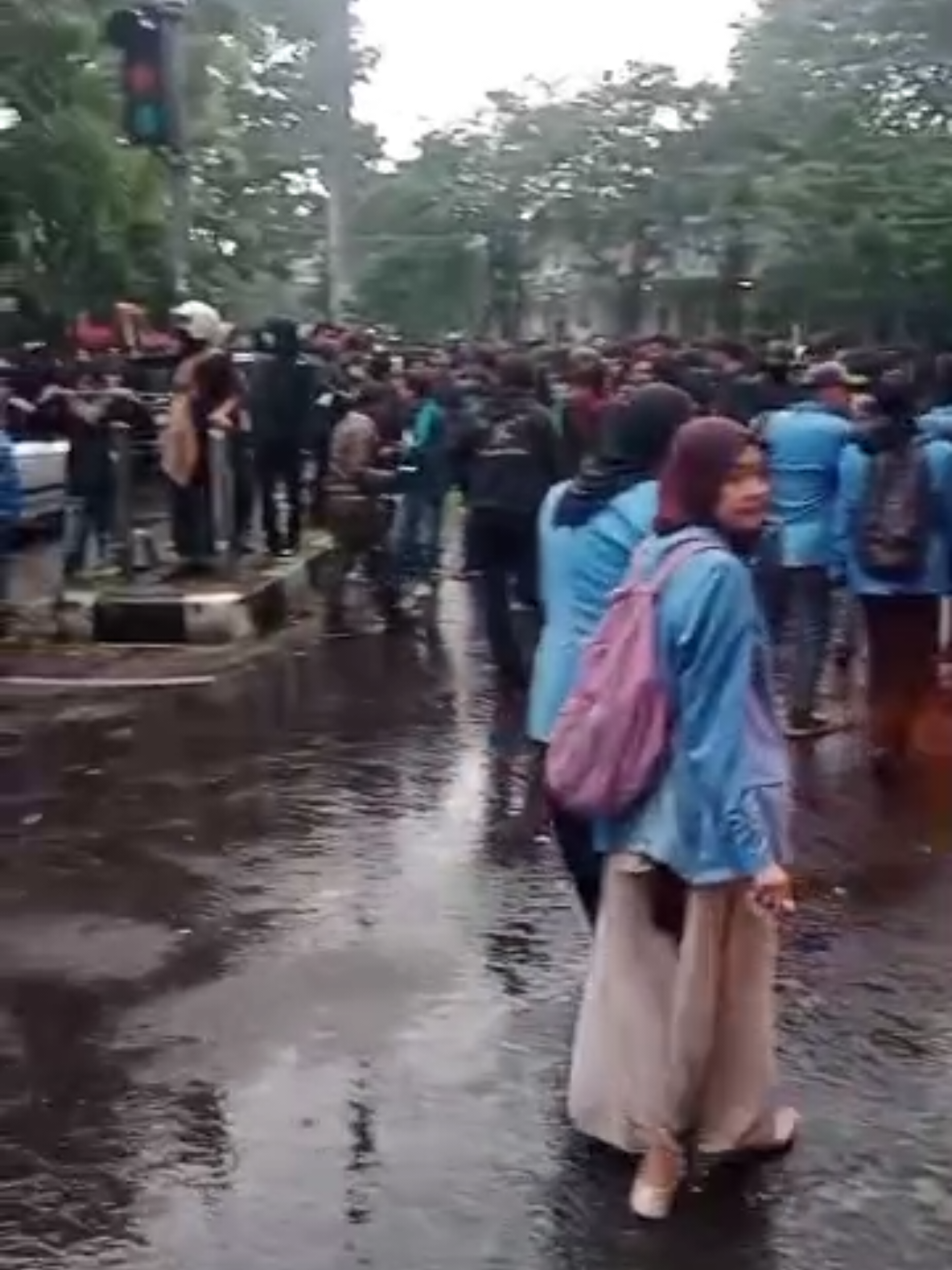 situasi demo gedung sate saat ini  #demo  #demoojol  #demobandung  #bandung 