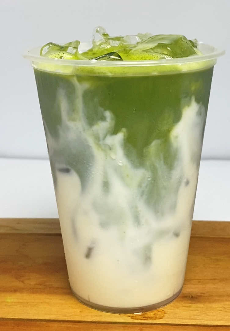 🍃MATCHA 10K UDH ADA DI BENGKULU🍃 - - - iya kamu ga salah dibengkulu sekarang udah ada matcha cuma 10k, kamu ga salah juga kok ini kita pakek pure matcha yg kita serve 5 gr , tapi ini matcha latte yaa yang untuk susunya kita sudah ada resep sendiri❤️‍🩹 - - - #matcha #bengkulu #bengkulutiktok #bengkuluhits #bengkulupride 
