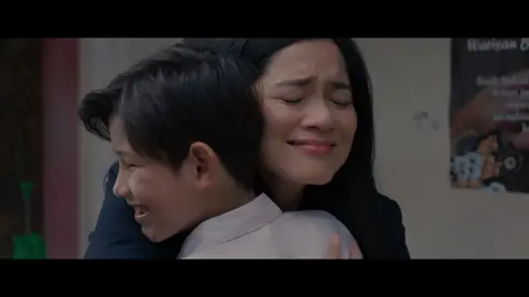Official Teaser Air Mata di Ujung Sajadah 2 akhirnya hadir! Hari ini, lembaran baru kisah Aqilla, Yumna, dan Baskara mulai terbuka. Pengorbanan Aqilla, cinta Yumna, dan langkah kecil Baskara sekali lagi berada di persimpangan… hingga kehadiran Fathan datang membawa harapan baru sekaligus guncangan. Kemana perjalanan cinta dan air mata ini akan membawa mereka? Saksikan Air Mata Di Ujung Sajadah 2 Mulai 23 Oktober 2025 di Bioskop! Air Mata Di Ujung Sajadah 2 akan menampilkan @titi_kamall @citraciki @faqih_alaydruss @daffawardhana @jennyrachman18 @mboktun  @keymangunsong @ronny_irawan #beehavepictures #airmatadiujungsajadah #airmatadiujungsajadah2 #duaibusatucinta