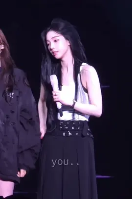 She’s sooo fineeeeeeee #karina #카리나 #aespa #fyp 
