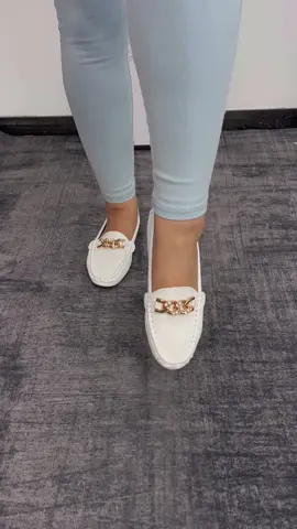 Chain decor slipon loafer flat shoe#viralshoes #trendyshoes #womenshoes #loafershoes #flatshoes #flats #sliponshoes #fallshoes #fallfashiontrends #tiktokmademebuyit #spotlightfinds #labordaysale 