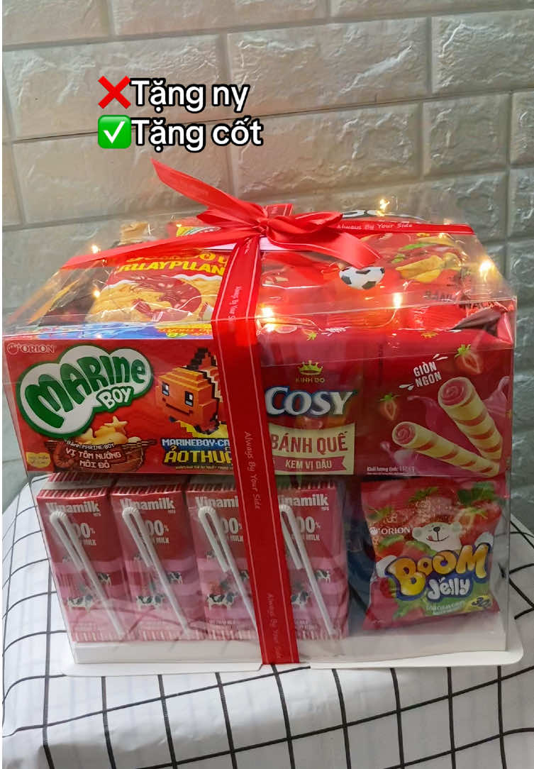 Tặng cốt nhân ngày khai giảnggg ↔️😁 Hộp quà bánh kẹo màu đỏ size 30cm ❤️ #hopquabanhkeo #quatangbantrai #quatangbangai #hopmicatrongsuot 