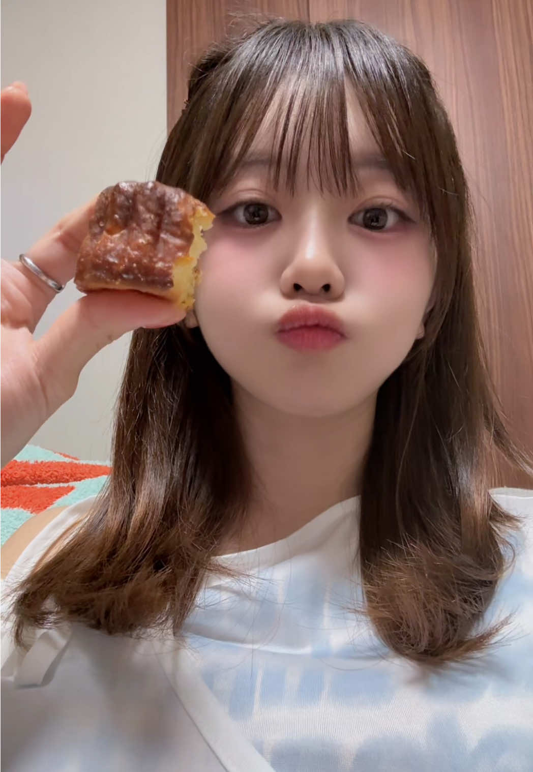 このローソンのカヌレ美味しすぎて太りそう 久々裸眼だよん #韓国人 #ちせ
