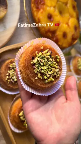 السيرو فيه كاس ونصف  ماء وكاس سكر وطرونش حامض يغلي على نار متوسطة لمدة 8 دقايق حتا يتقال القوام ديالو ونسقيو بيه الكنافة هو سخون وهي باردة💯