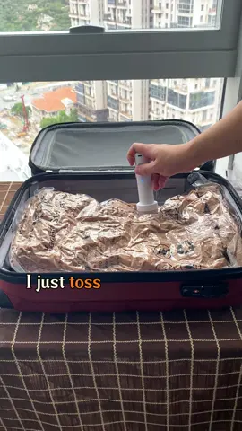 Never going back after using this ⛔📦#compressionbag #vacuumbag #travelhacks #tiktokshoplabordaysale #inspink 