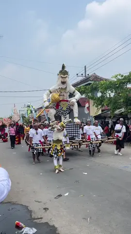 Kadang pingin kaya Hanoman bisa lompat sejauh itu, tapi kenyataannya gerak dikit udah keseleo 🤭  #ramashinta #hanoman #ogohogoh #karnavalsound #karnavalkejagan 